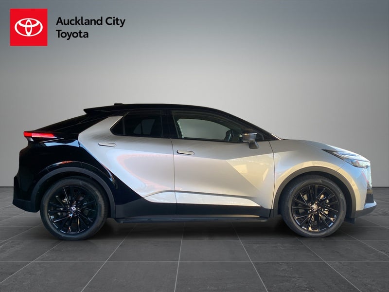 2026 Toyota C-HR GR Sport 2.0P HEV CVT AWD SUV/... image 2