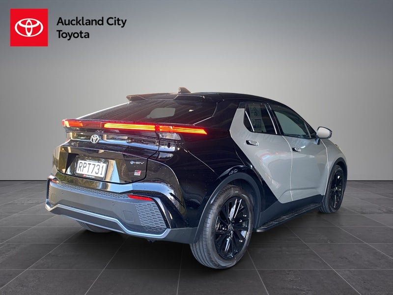 2026 Toyota C-HR GR Sport 2.0P HEV CVT AWD SUV/... image 3