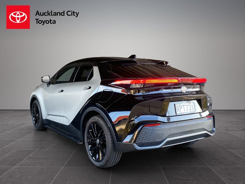 2026 Toyota C-HR GR Sport 2.0P HEV CVT AWD SUV/... image 5