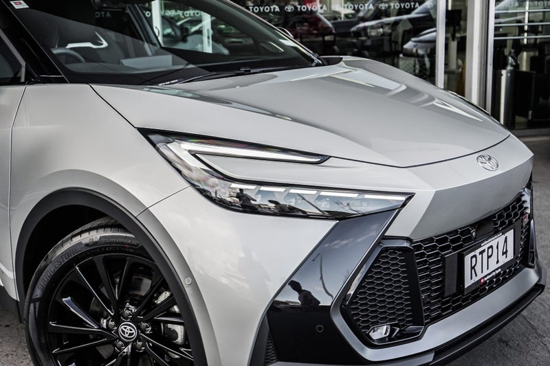 2026 Toyota C-HR GR Sport 2.0P HEV CVT AWD SUV/... image 3