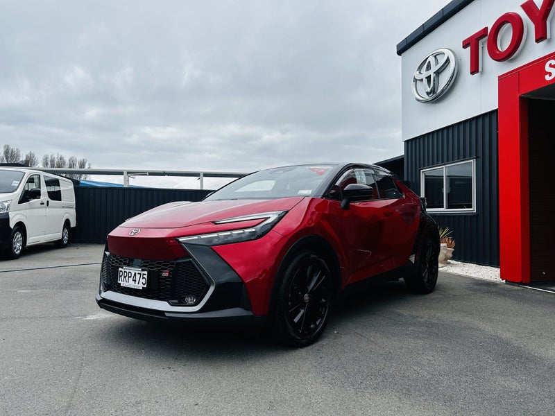 2026 Toyota C-HR GR Sport 2.0P Hybrid AWD Autom... image 5