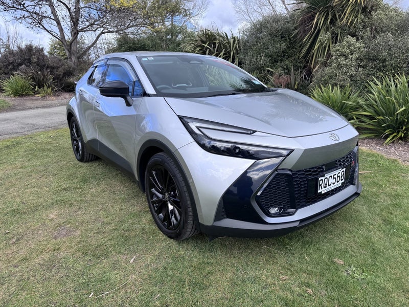 2026 Toyota C-HR GR Sport 2.0P Hybrid AWD Autom... image 3