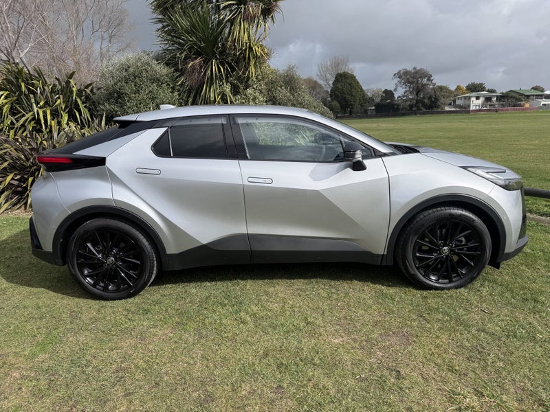 2026 Toyota C-HR GR Sport 2.0P Hybrid AWD Autom... image 5