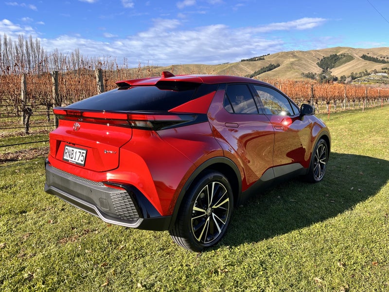 2026 Toyota C-HR Limited 1.8P HEV CVT FWD SUV/5... image 3