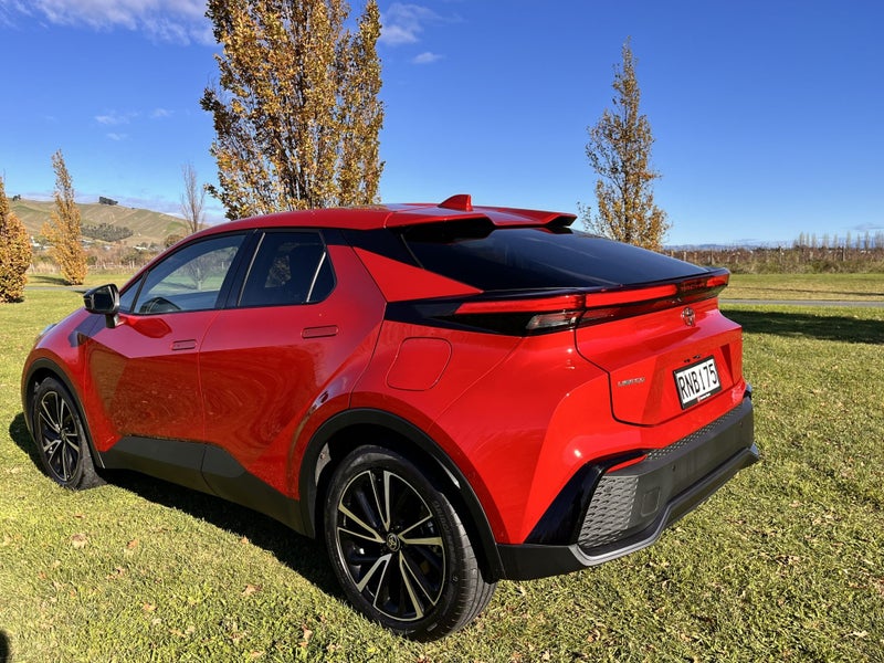2026 Toyota C-HR Limited 1.8P HEV CVT FWD SUV/5... image 5