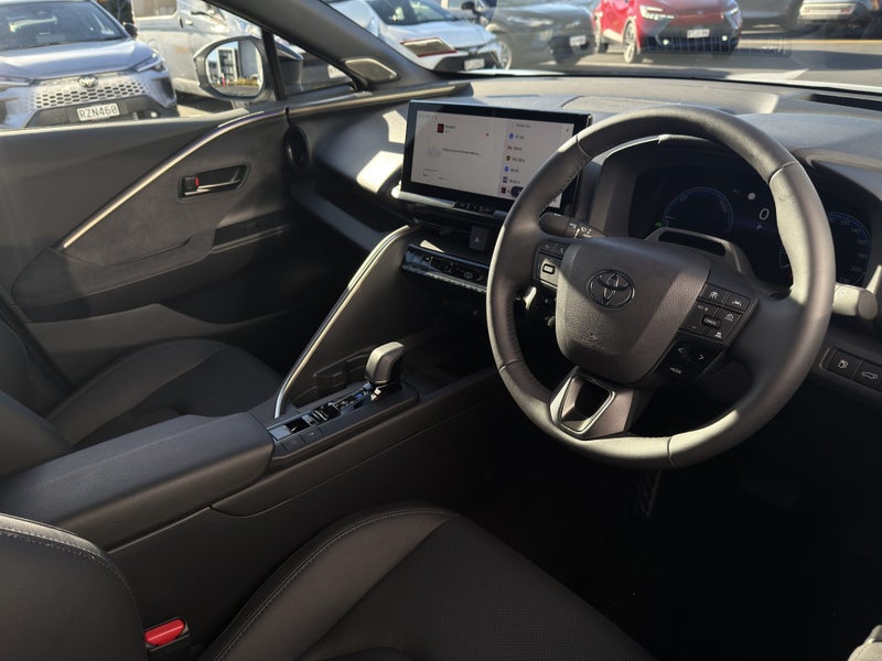 2026 Toyota C-HR Limited 1.8P HEV CVT FWD SUV/5... image 2