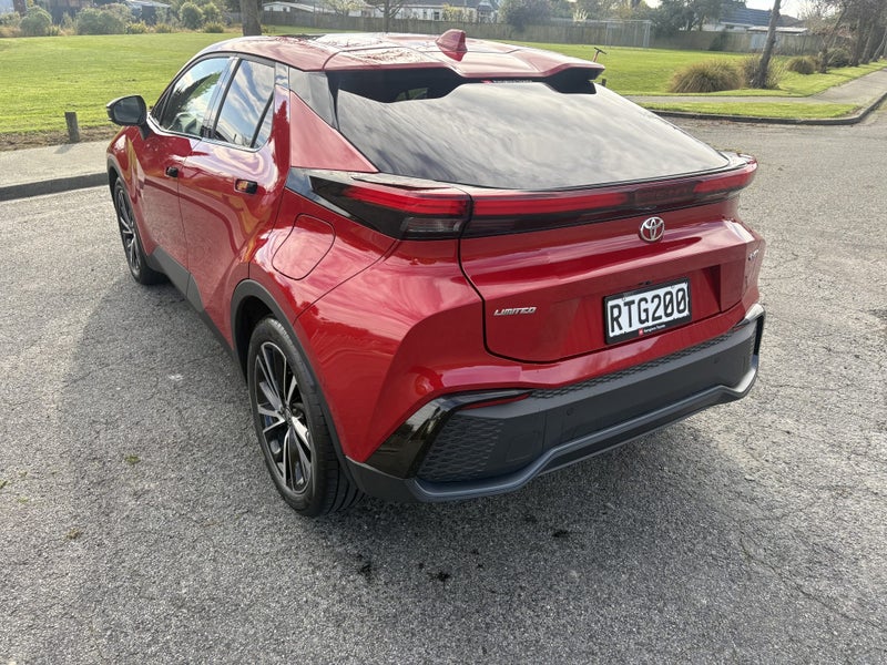 2026 Toyota C-HR Limited 1.8P HEV CVT FWD SUV/5... image 2