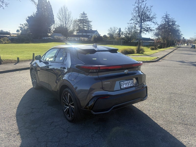 2026 Toyota C-HR Limited 1.8P HEV CVT FWD SUV/5... image 2