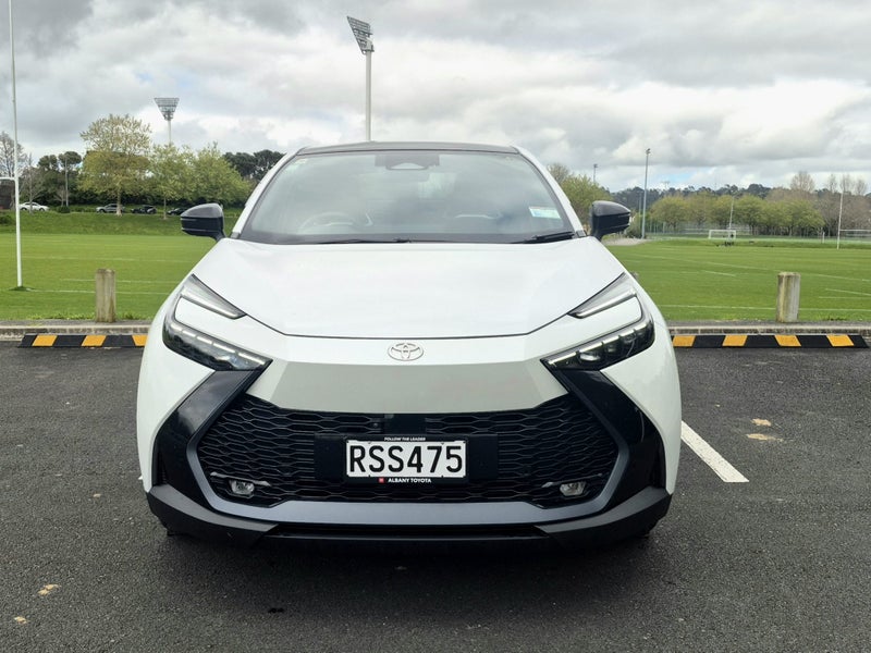 2026 Toyota C-HR Limited 1.8P HEV FWD SUV image 2