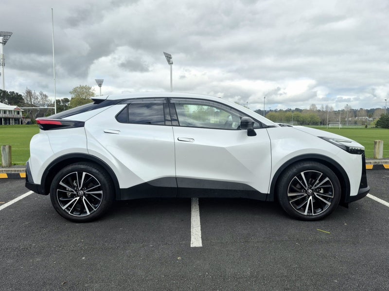 2026 Toyota C-HR Limited 1.8P HEV FWD SUV image 5