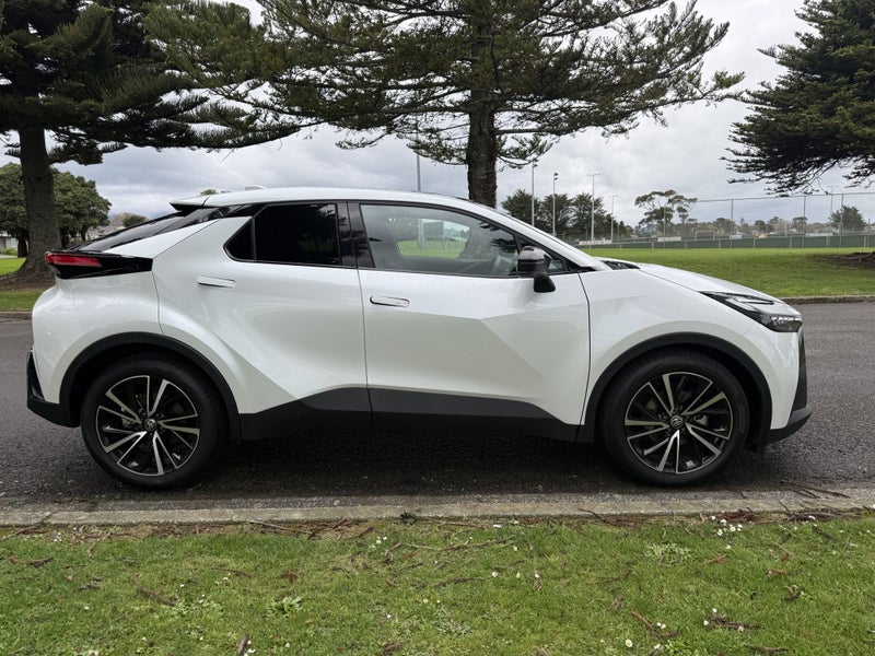 2026 Toyota C-HR Limited 1.8P Hybrid FWD Automa... image 3