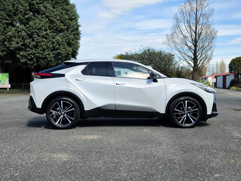 2026 Toyota C-HR Limited Hybrid image 2