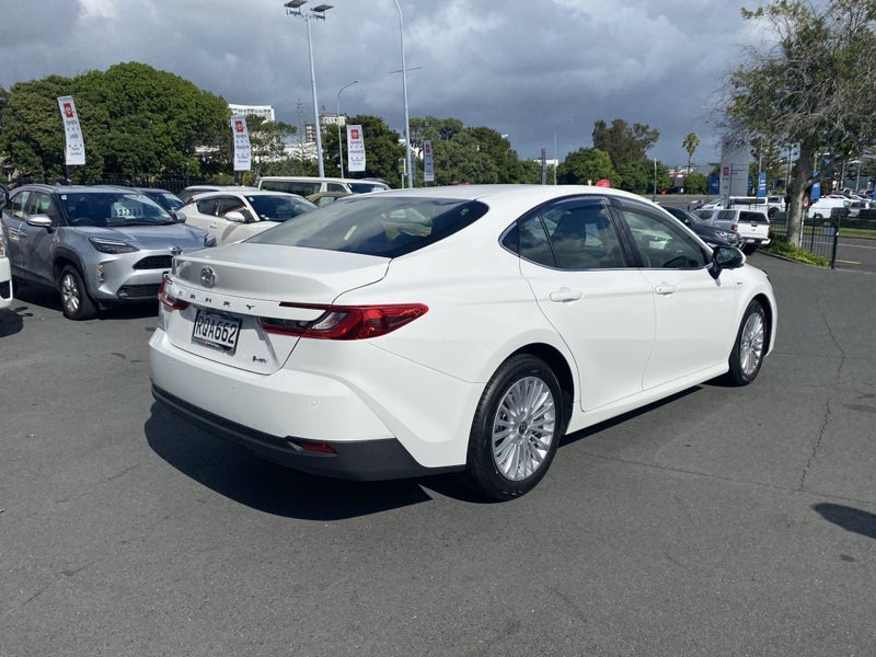 2026 Toyota Camry GX 2.5P HEV ECVT FWD SD/4D/5S image 3