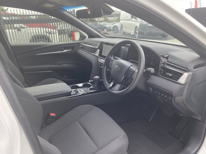 2026 Toyota Camry GX 2.5P HEV ECVT FWD Sedan image 5