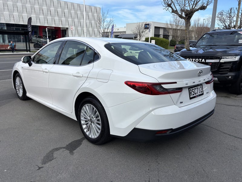 2026 Toyota Camry SX 2.5P Hybrid CVT image 4