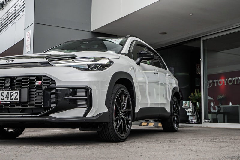 2026 Toyota Corolla Cross GR Sport 2.0P HEV ECV... image 5