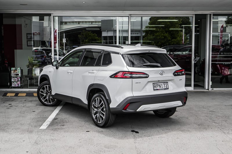 2026 Toyota Corolla Cross Limited 2.0P HEV ECVT... image 3