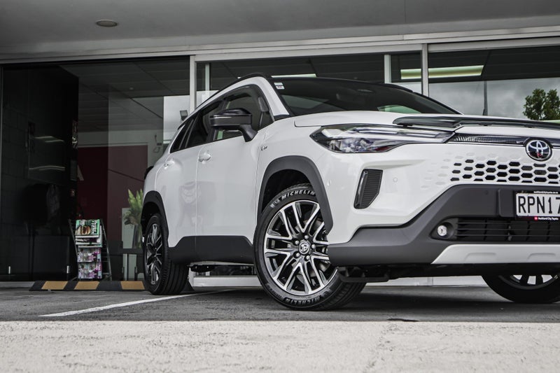 2026 Toyota Corolla Cross Limited 2.0P HEV ECVT... image 4