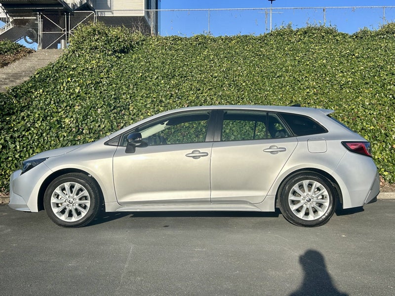2026 Toyota Corolla GX Wagon 1.8 HYBRID Petrol... image 4