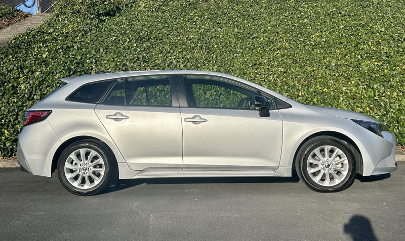 2026 Toyota Corolla GX Wagon 1.8 HYBRID Petrol... image 5