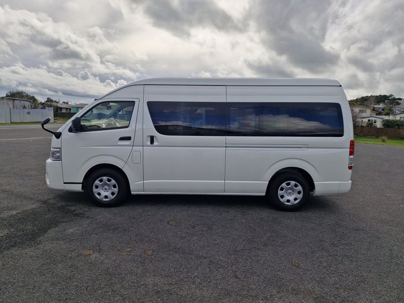 2026 Toyota Hiace 2.7P DX GL Package 2WD Van 6A... image 4