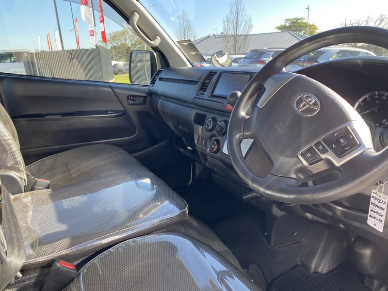 2026 Toyota Hiace DX Long 2.8D 5Dr Van 6A 4WD image 5