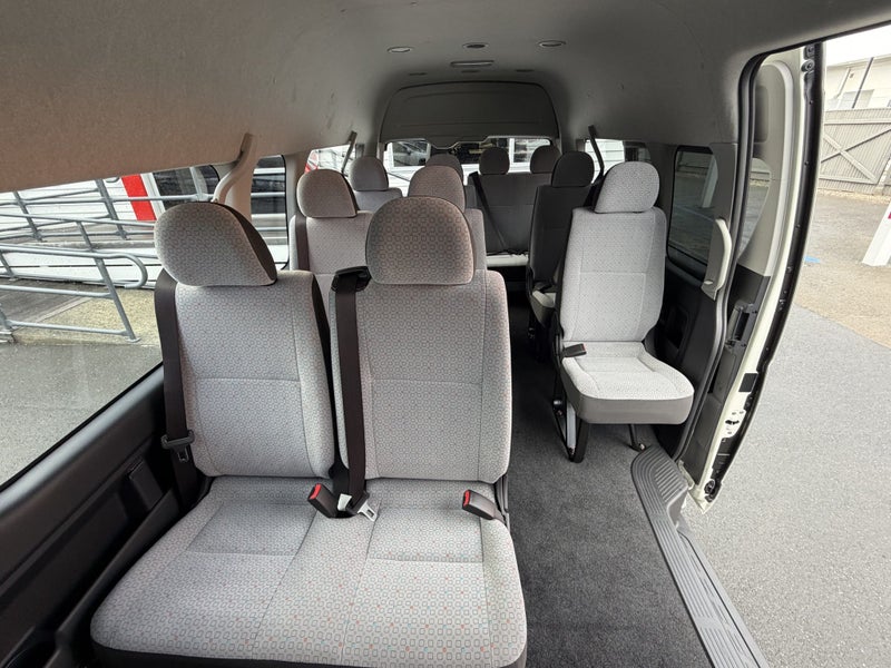 2026 Toyota Hiace Minbus 2.7Petrol GL 12 Seater image 2
