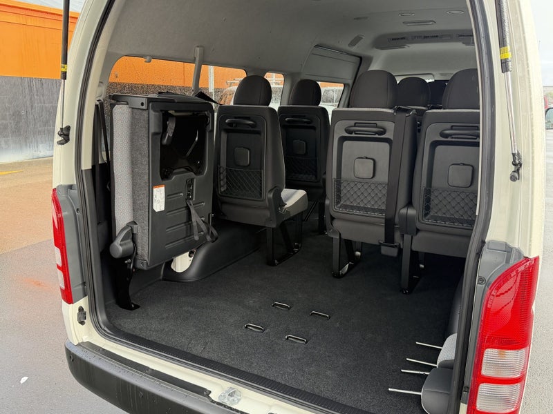 2026 Toyota Hiace Minbus 2.7Petrol GL 12 Seater image 3
