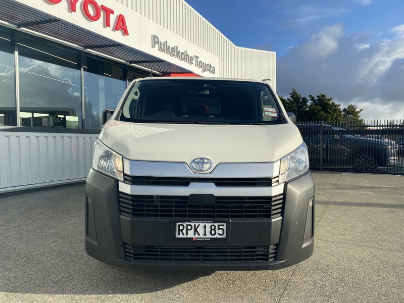 2026 Toyota Hiace ZR 2.8DT 6AT image 2