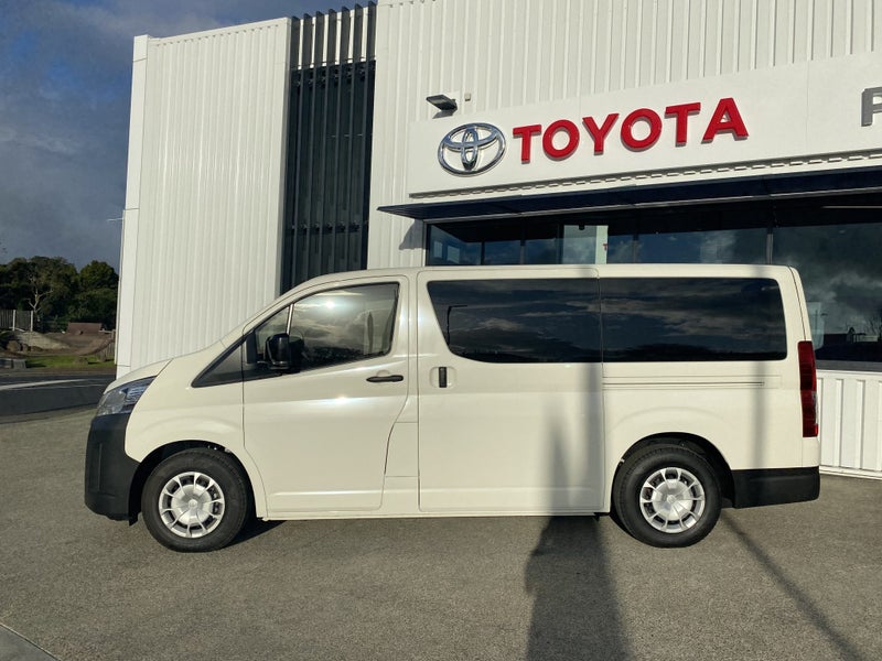 2026 Toyota Hiace ZR 2.8DT 6AT image 3