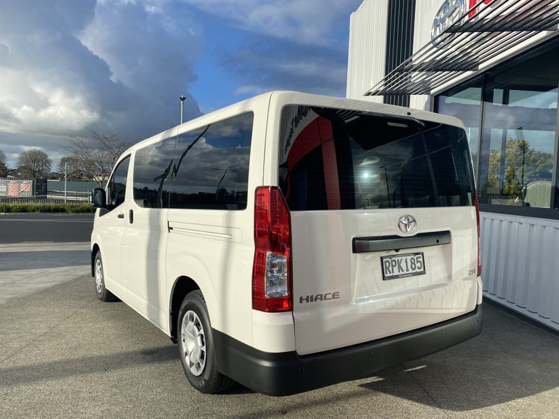 2026 Toyota Hiace ZR 2.8DT 6AT image 4