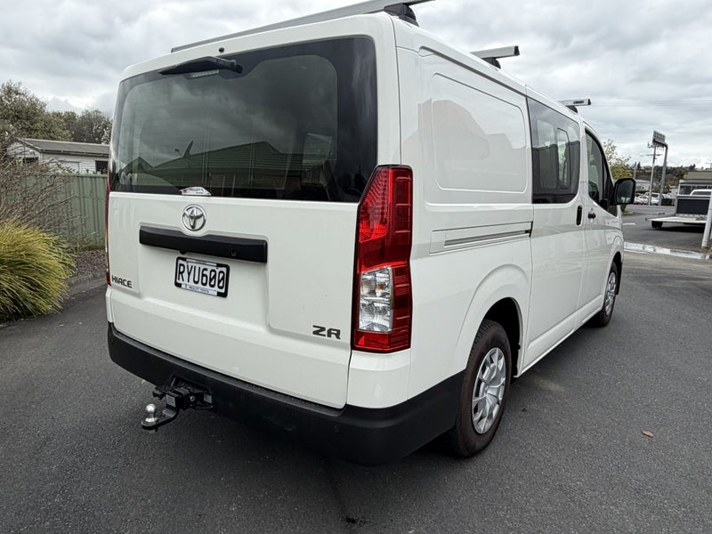 2026 Toyota Hiace ZR 2.8DT 6AT RWD HVN/5D/5S image 3