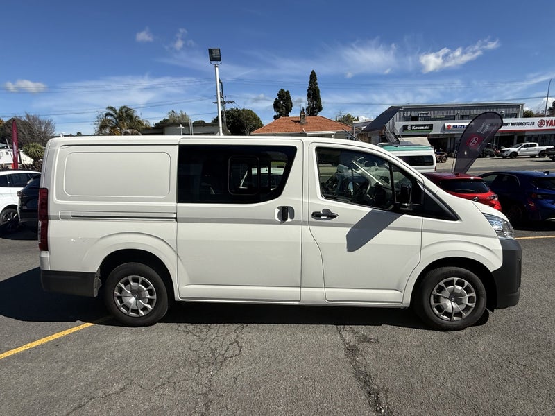 2026 Toyota Hiace ZR 2.8DT 6AT RWD HVN/5D/5S image 5