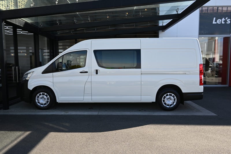 2026 Toyota Hiace ZX 2.8 Turbo Diesel Auto RWD... image 3