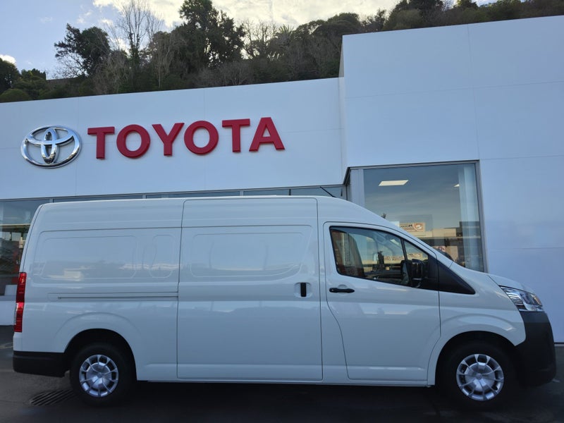 2026 Toyota Hiace ZX 2.8DT 2WD Auto image 2