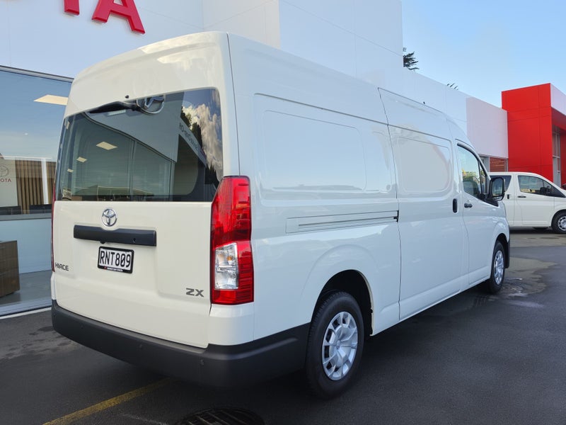 2026 Toyota Hiace ZX 2.8DT 2WD Auto image 3