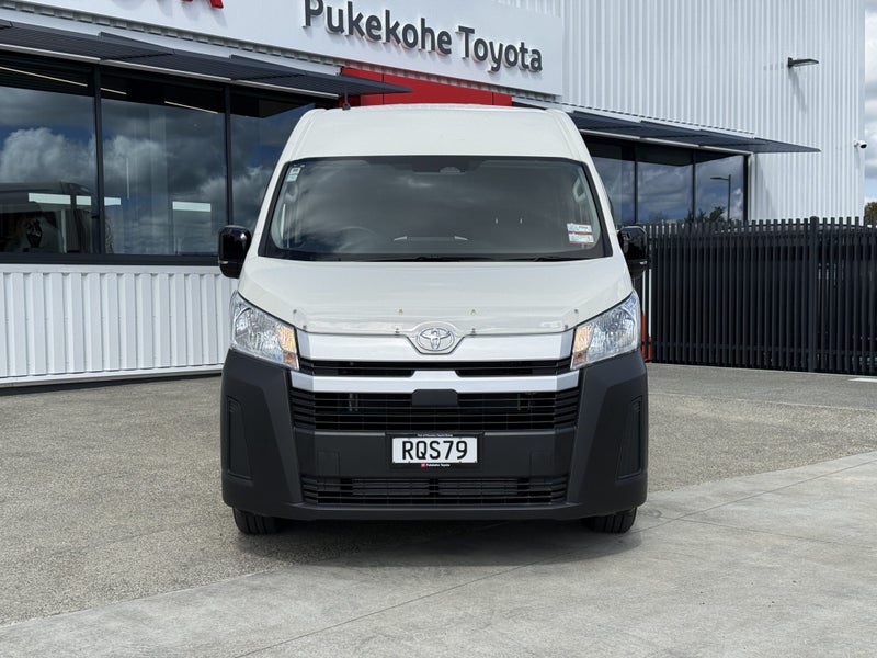 2026 Toyota Hiace ZX 2.8DT 6AT 12 Seater Minibu... image 3