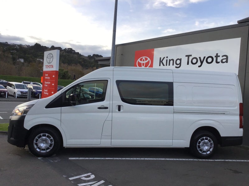 2026 Toyota Hiace ZX 2.8DT 6AT image 2