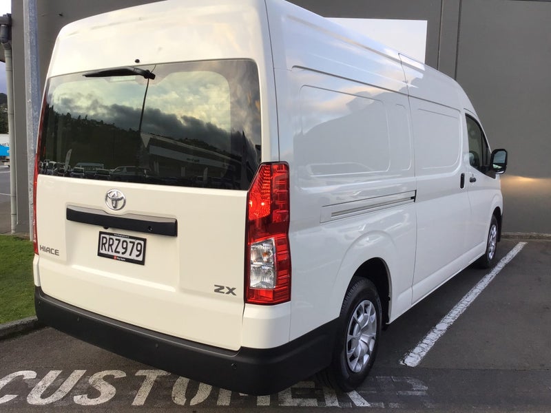 2026 Toyota Hiace ZX 2.8DT 6AT image 5