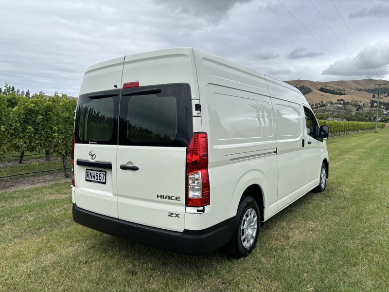 2026 Toyota Hiace ZX 2.8DT 6AT RWD PVN/6D/2S image 3