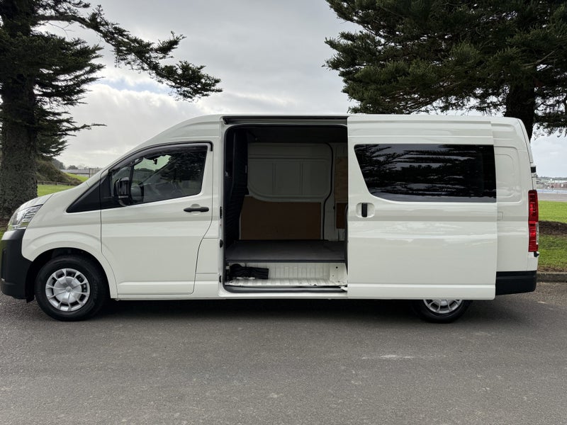 2026 Toyota Hiace ZX 2.8DT Automatic Van image 3