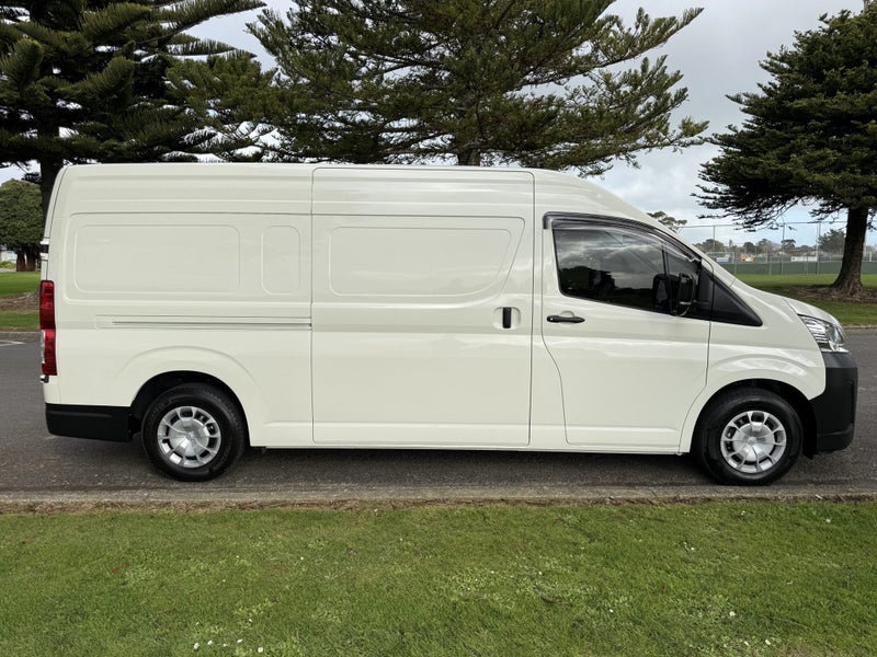 2026 Toyota Hiace ZX 2.8DT Automatic Van image 5