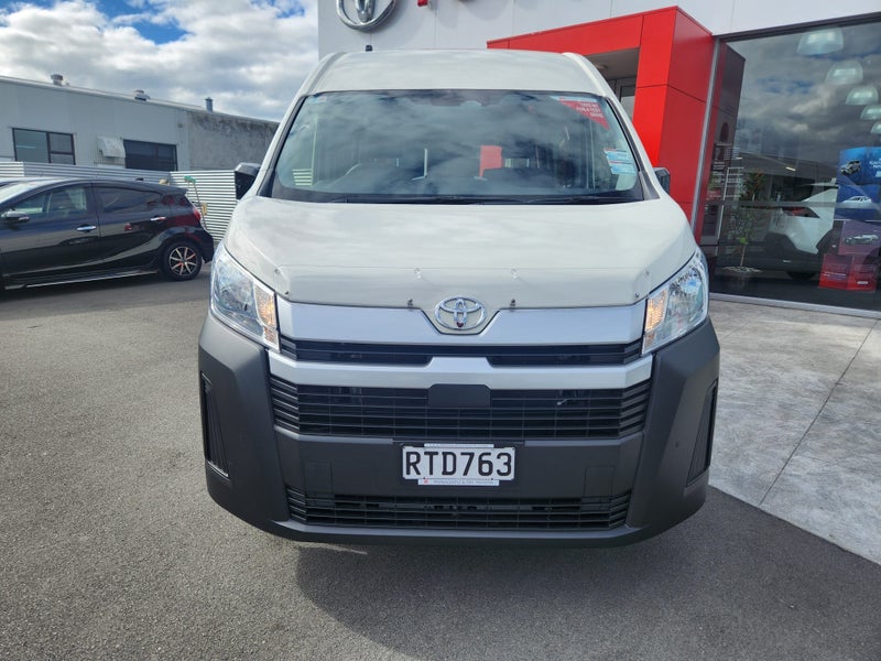 2026 Toyota Hiace ZX 2.8DT Automatic Van - Ex-Demo image 2