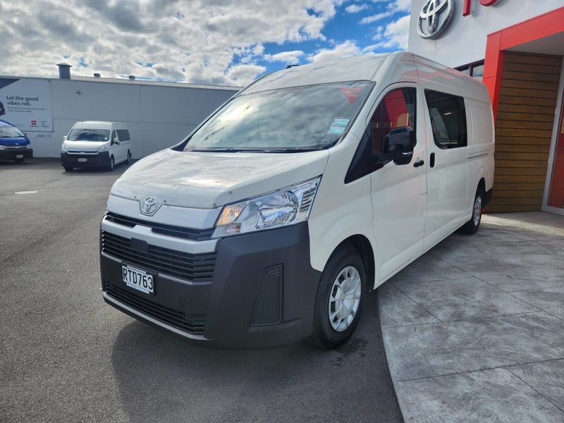 2026 Toyota Hiace ZX 2.8DT Automatic Van - Ex-Demo image 4