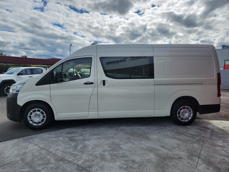 2026 Toyota Hiace ZX 2.8DT Automatic Van - Ex-Demo image 5