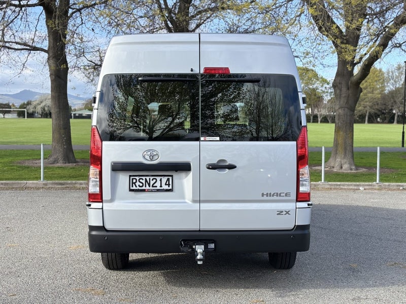 2026 Toyota Hiace Zx Pvn 2.8Dt/6At image 4
