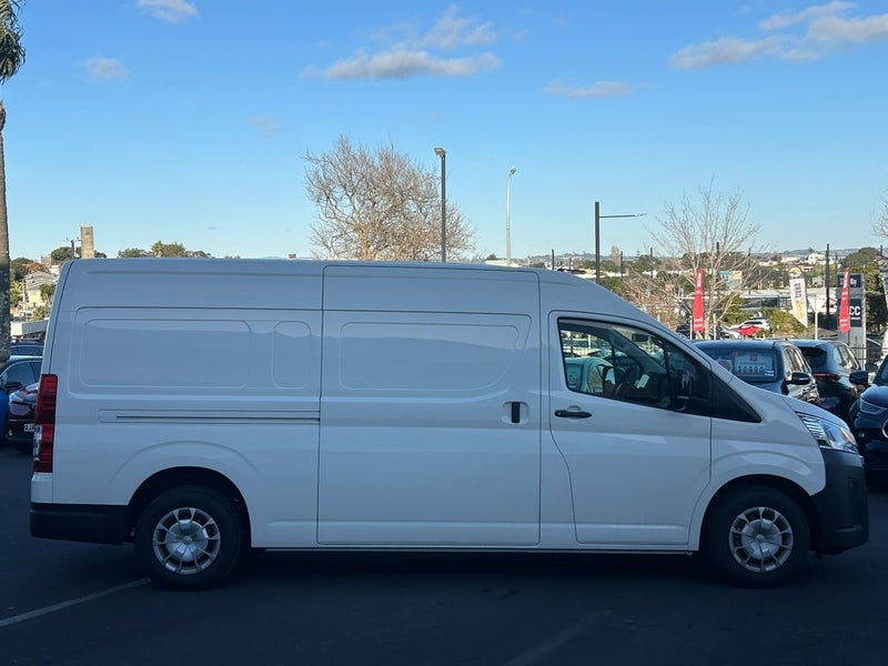 2026 Toyota Hiace Zx Pvn 2.8Dt/6At image 2