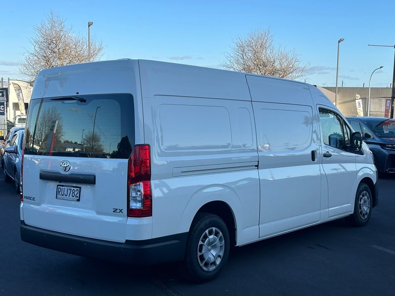 2026 Toyota Hiace Zx Pvn 2.8Dt/6At image 3