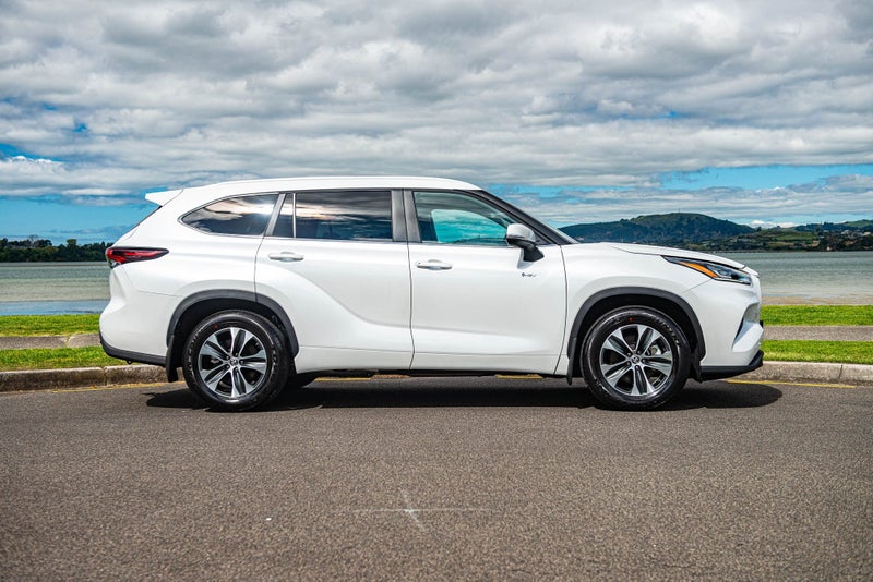 2026 Toyota Highlander Limited Hybrid image 3