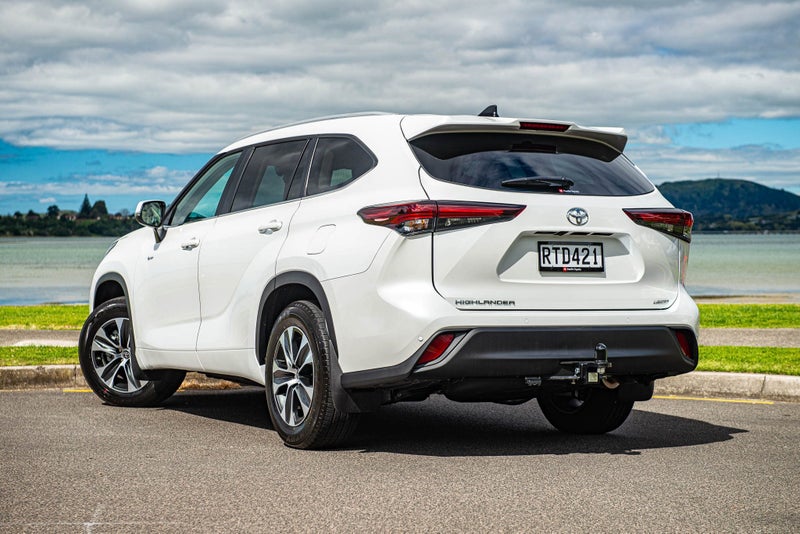 2026 Toyota Highlander Limited Hybrid image 5